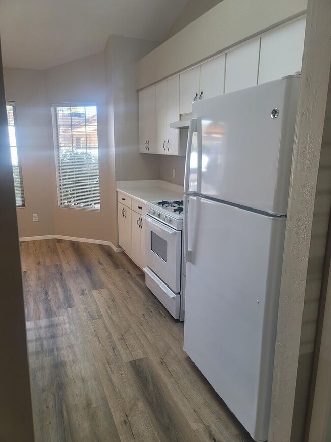 Building Photo - 2 Bedroom Sawmill Cove Unti Contact Proper...