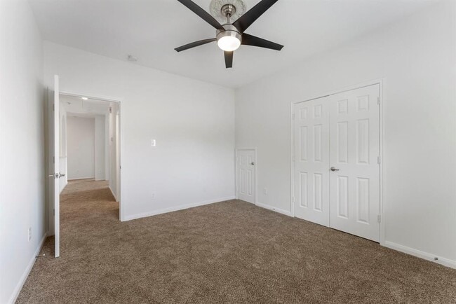 Building Photo - 2 Granite Path Pl