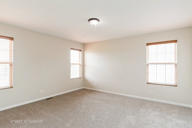 Building Photo - 1028 Heron Cir