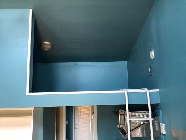 Building Photo - Newer tiny home in Harrisburg, OR!