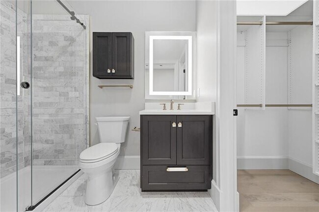 Building Photo - 5133 Fifth Ave