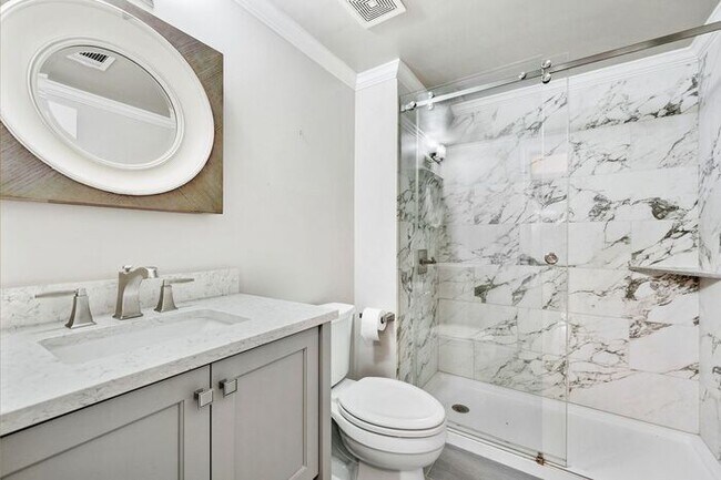 Building Photo - 7015 Blackthorn Ln