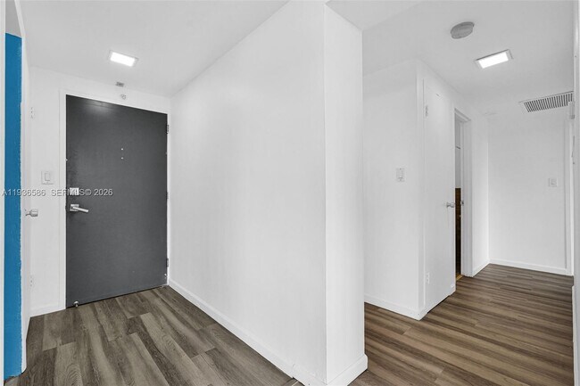 Building Photo - 3301 NE 5th Ave