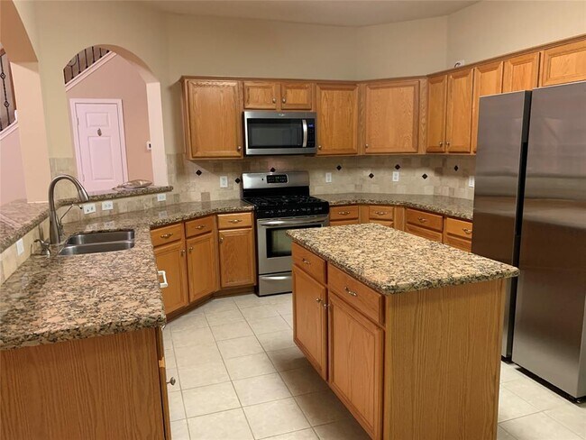 Building Photo - 2114 Winding Hollow Dr