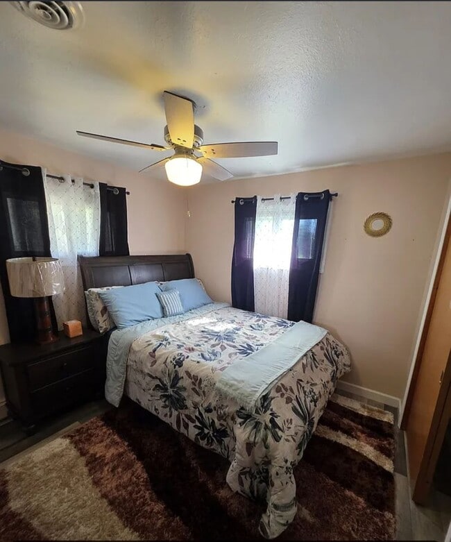 Building Photo - 1207 2nd St SW