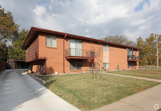 Building Photo - 901 W River Blvd