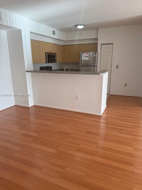 Building Photo - 8070 N Nob Hill Rd