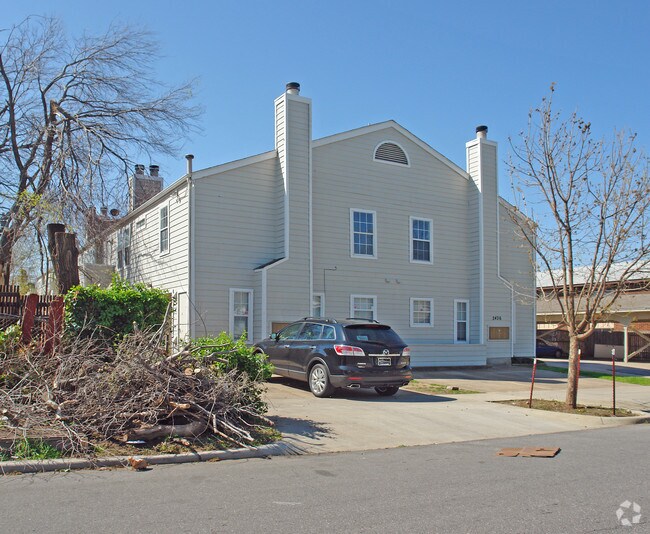 Building Photo - 2436 E 10th St