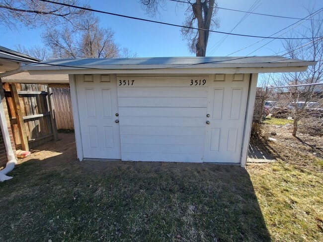 Building Photo - 3 bed 1 bath duplex in Clayton - $500 Off