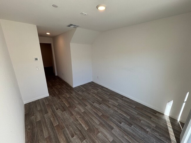 Building Photo - Beautiful 3Bed/3Bath Townhome located in Enterprise/Southern Highlands–Southwest Henderson border...