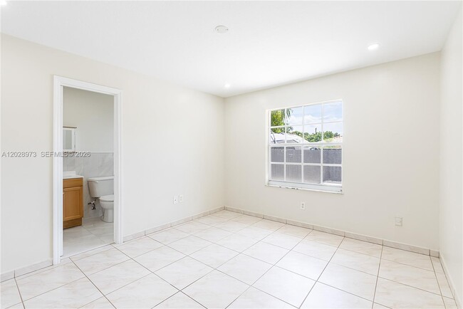Building Photo - 1214 NW 34th Ave
