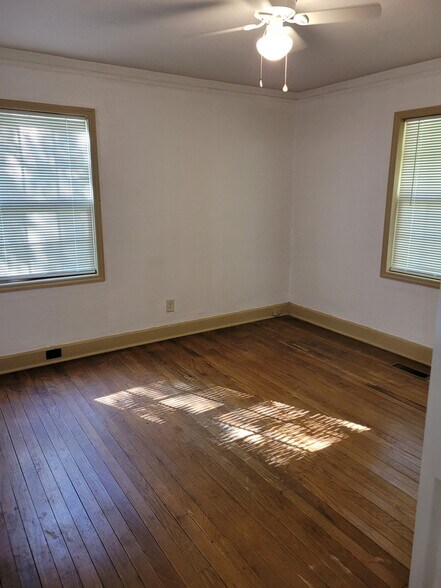 Bedroom - 124 E Cherry St