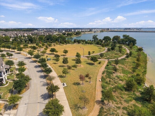 Building Photo - 1814 Waterwalk Dr