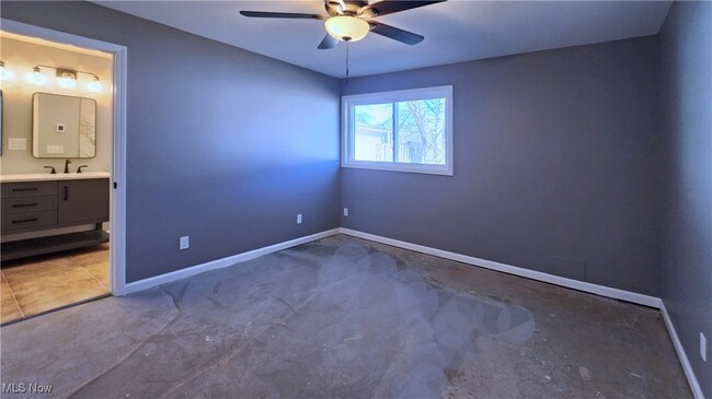 Building Photo - 223 Maplelawn Dr