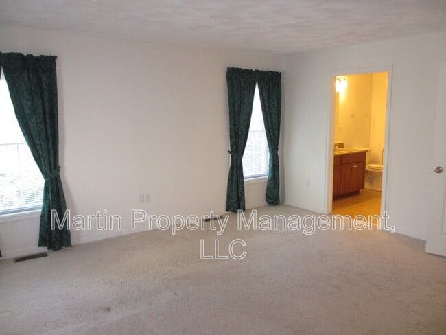 Building Photo - 2 Blue Jay Cir