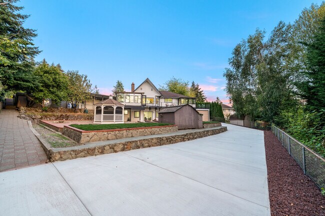 Building Photo - 130 SW 194th St