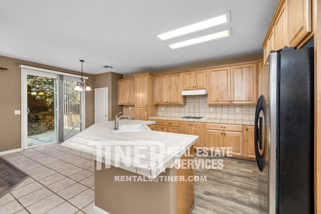 Building Photo - 6530 Aster Ct