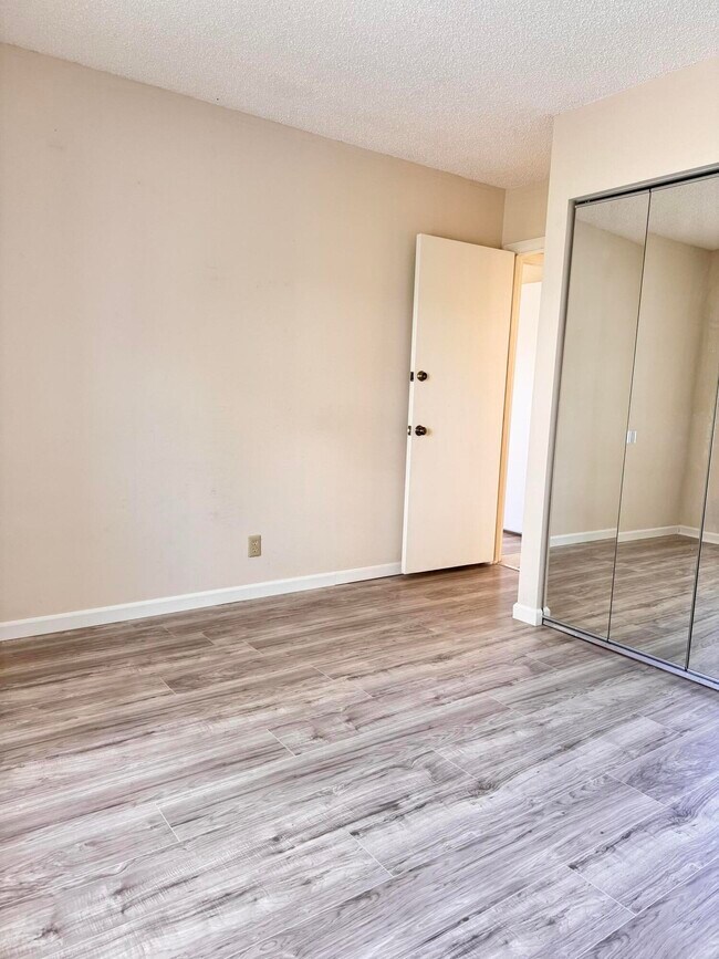 Building Photo - 1015 Green Pine Blvd