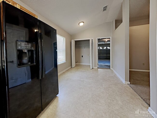 Building Photo - 3925 Hideaway Lane