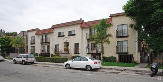 Building Photo - 1108 E Palmer Ave