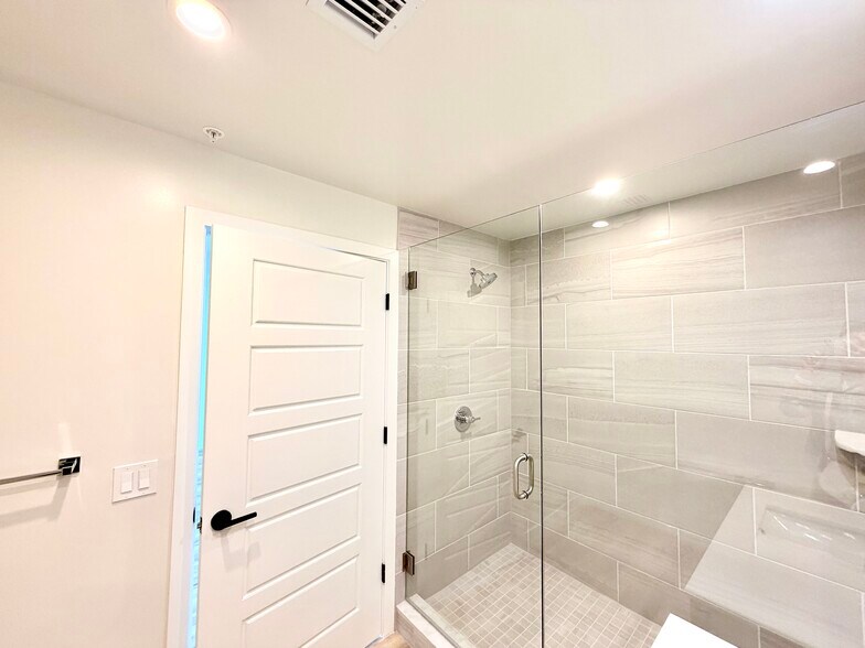 Building Photo - 536 SW 3rd St