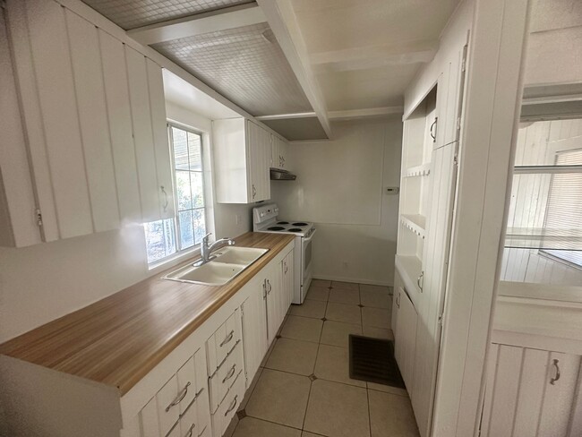 Building Photo - charming 2 bedroom mobile close to River