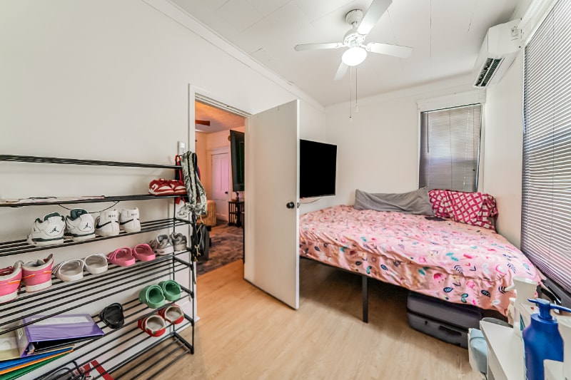 Building Photo - 2051 W 45th St