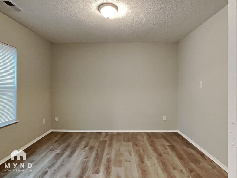 Building Photo - 6301 Ivory Palm Dr