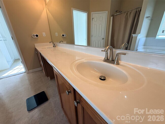 Building Photo - 5219 Sunriver Rd