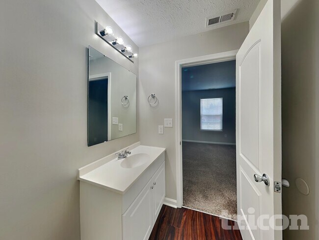 Building Photo - 1621 Bridgecreek Crossing