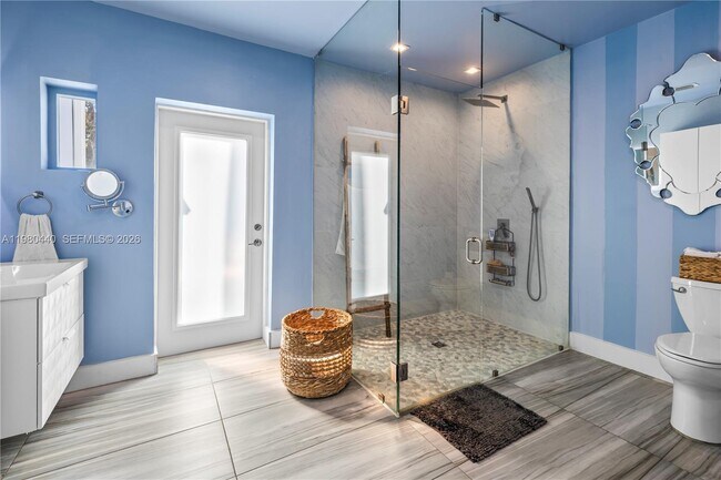 Building Photo - 1121 NE 85th St