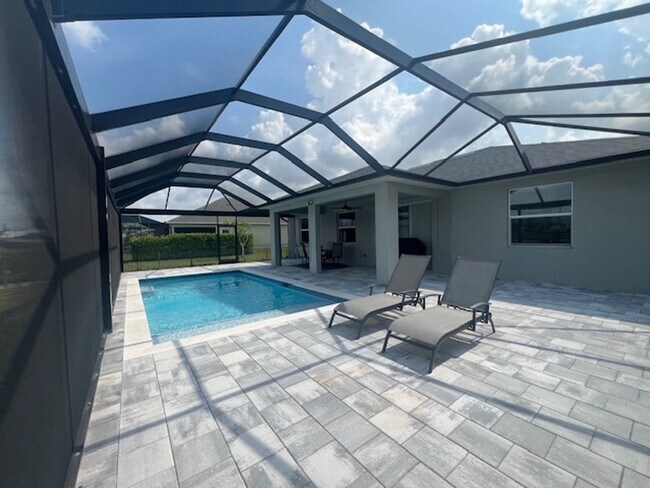 Building Photo - Stunning furnished Pool Home for Rent in N...