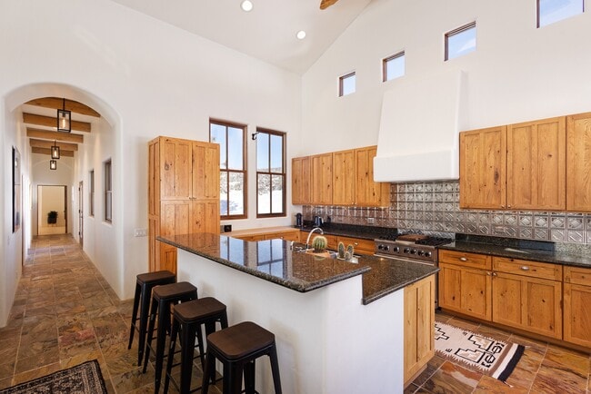 Building Photo - 661 Green Meadow Dr