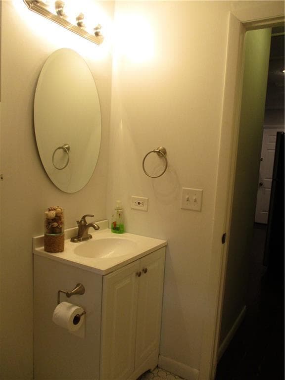 Building Photo - 323 Palm St