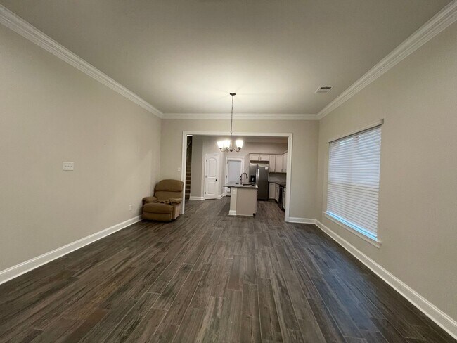 Building Photo - 4 Bedroom House Near LSU