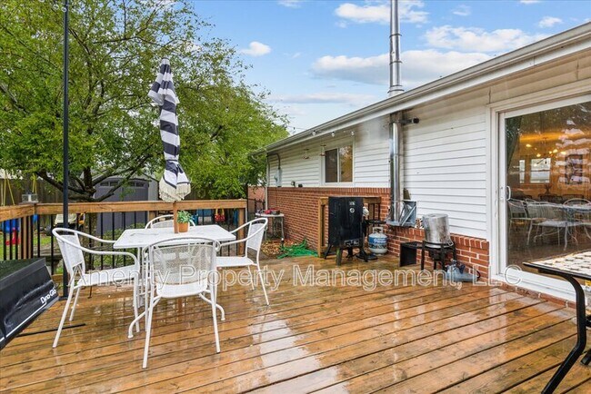 Building Photo - 409 Caren Dr
