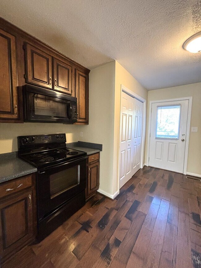 Building Photo - 1028 Cherry Hills Ct