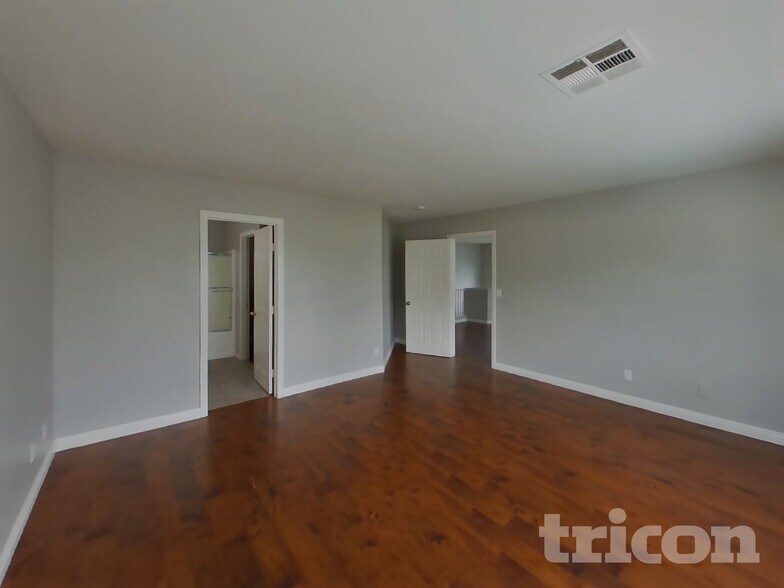 Building Photo - 717 Horse Stable Ave