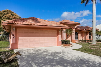 Building Photo - 130 Pepper Tree Cres