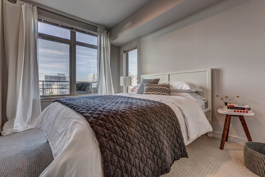 Building Photo - Latitude