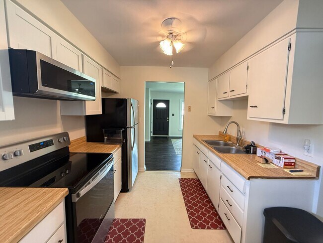 Building Photo - 3405 Elkton Dr