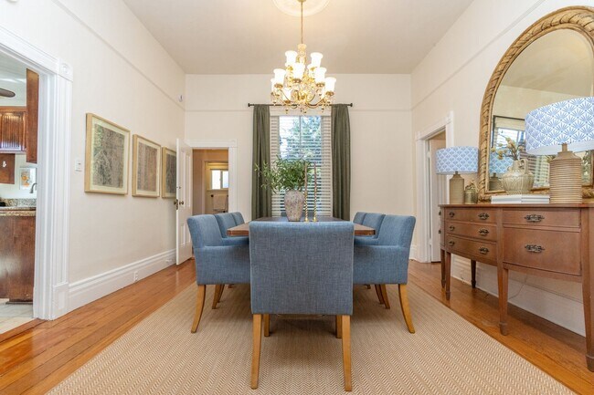 Building Photo - 703 Manzanita Ave