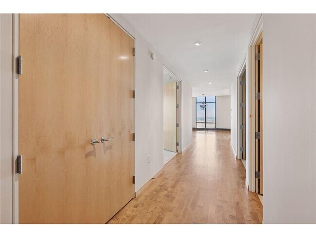 Building Photo - 201 S 11th St