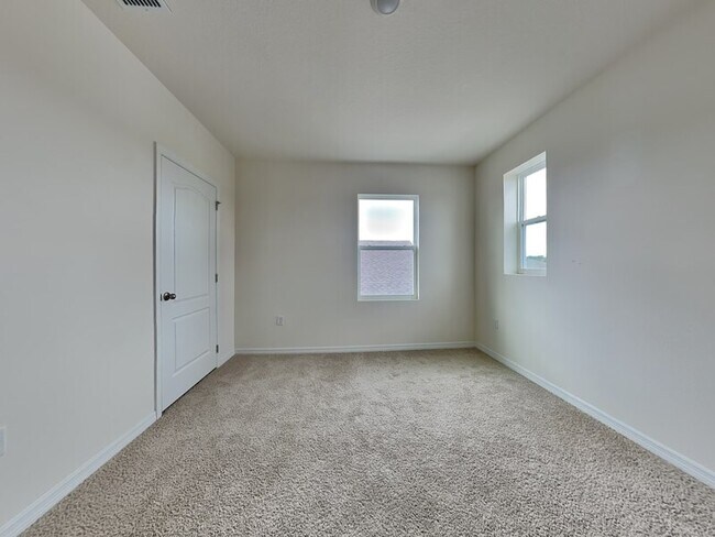 Building Photo - 5246 Mahogany Dr
