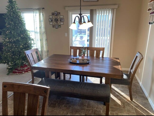 Building Photo - Hawthorne Lakes...4 Bed 2 Bath