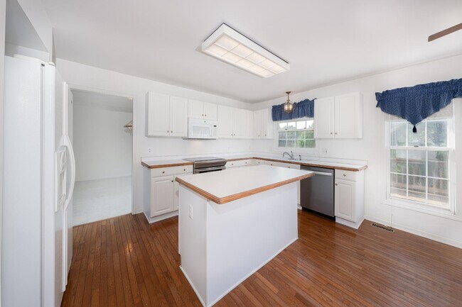 Building Photo - 49301 Quail Run Ct