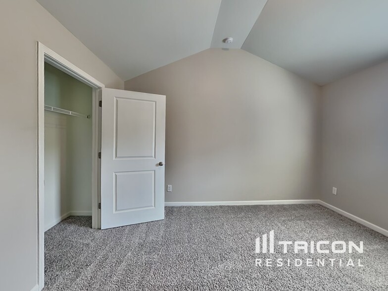 Building Photo - 4609 Sierra Creek Dr NE