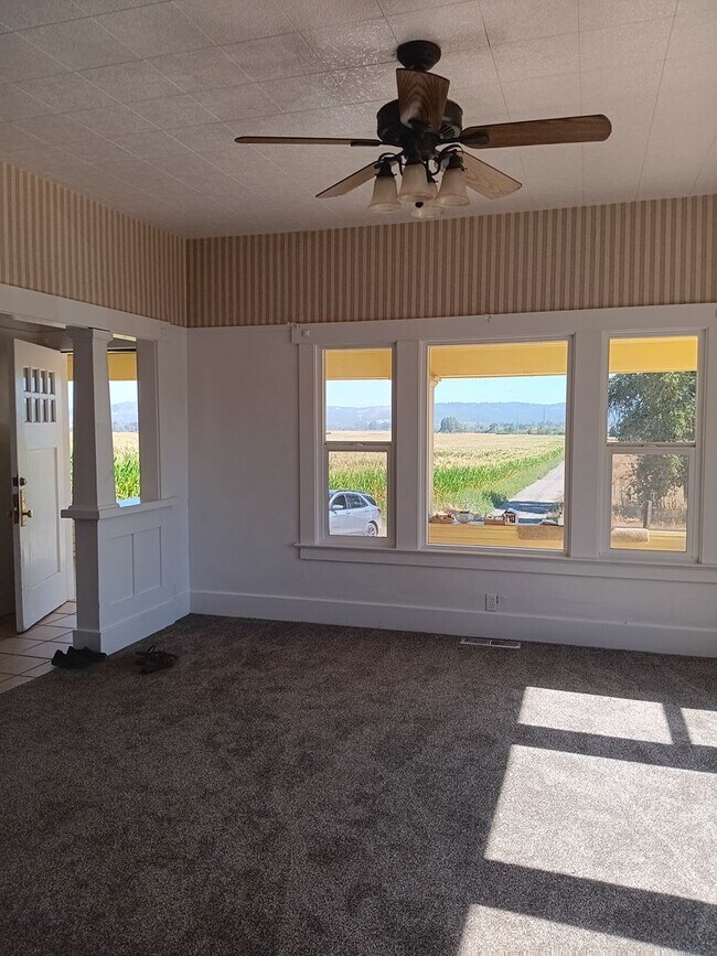 Building Photo - Beautiful Secluded Farmhouse & Shop is Available!