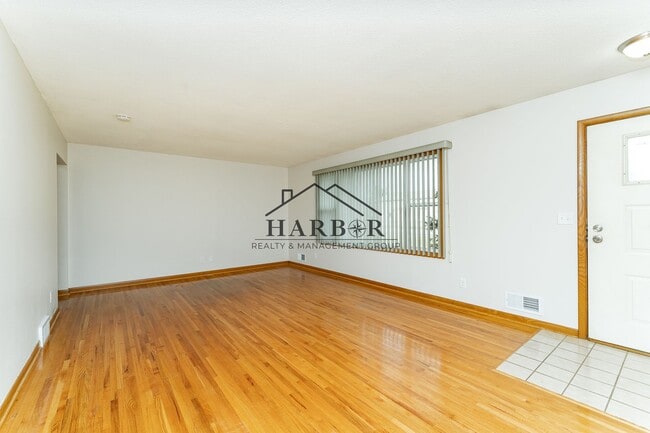 Building Photo - 2920 20th St SE