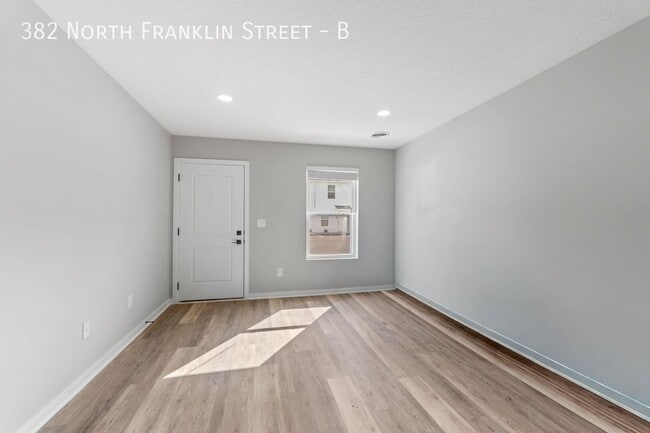 Building Photo - 382 N Franklin St